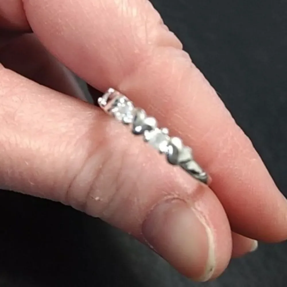 Silver tone heart and rhinestone ring size approx 7.5